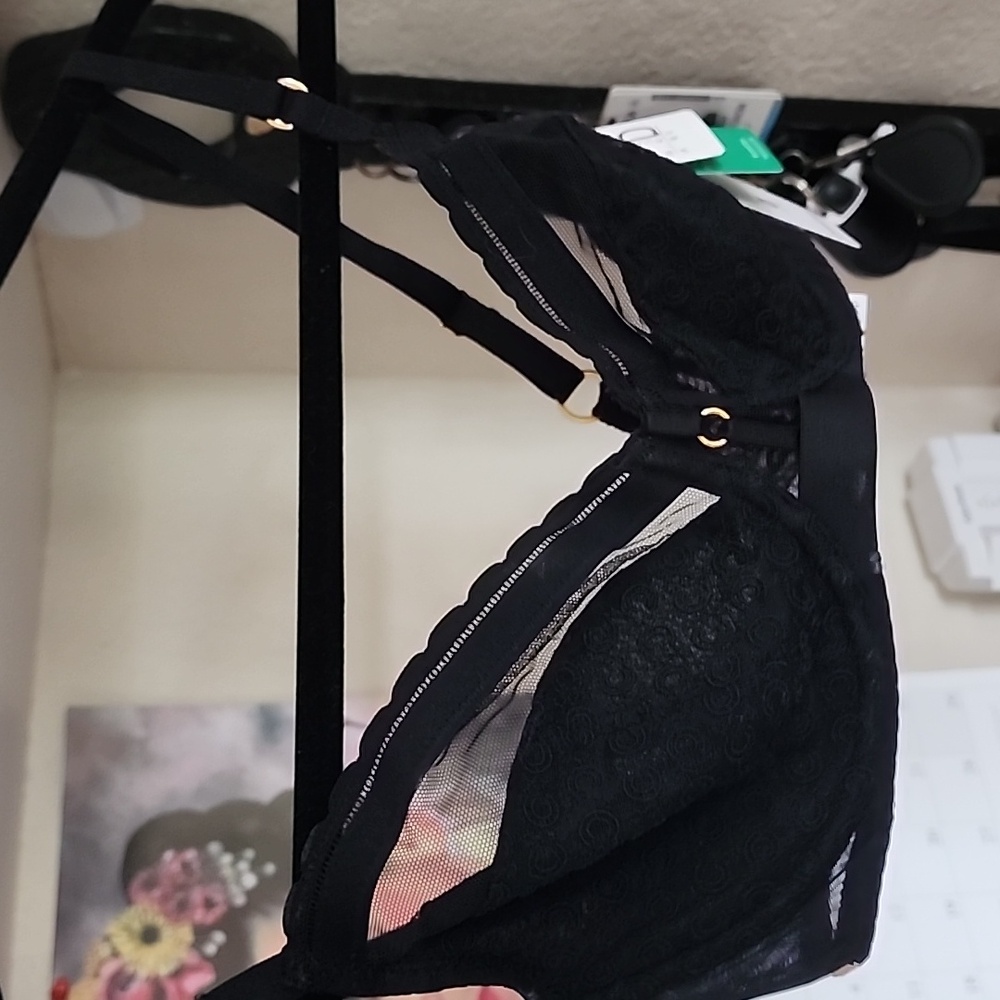 Chantelle Black Bra with Contoured Cups and Smooth Finish